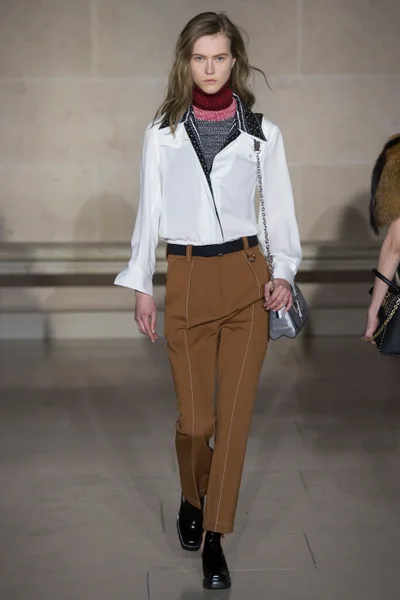 Look 24